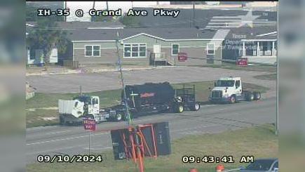 Traffic Cam Wells Branch › North: I-35 @ Grand Ave Pkwy Player