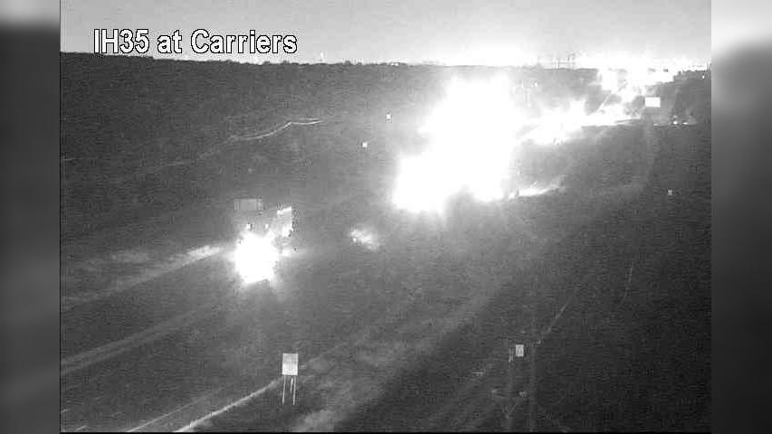 Traffic Cam Laredo › South: I-35 @ Carriers Player