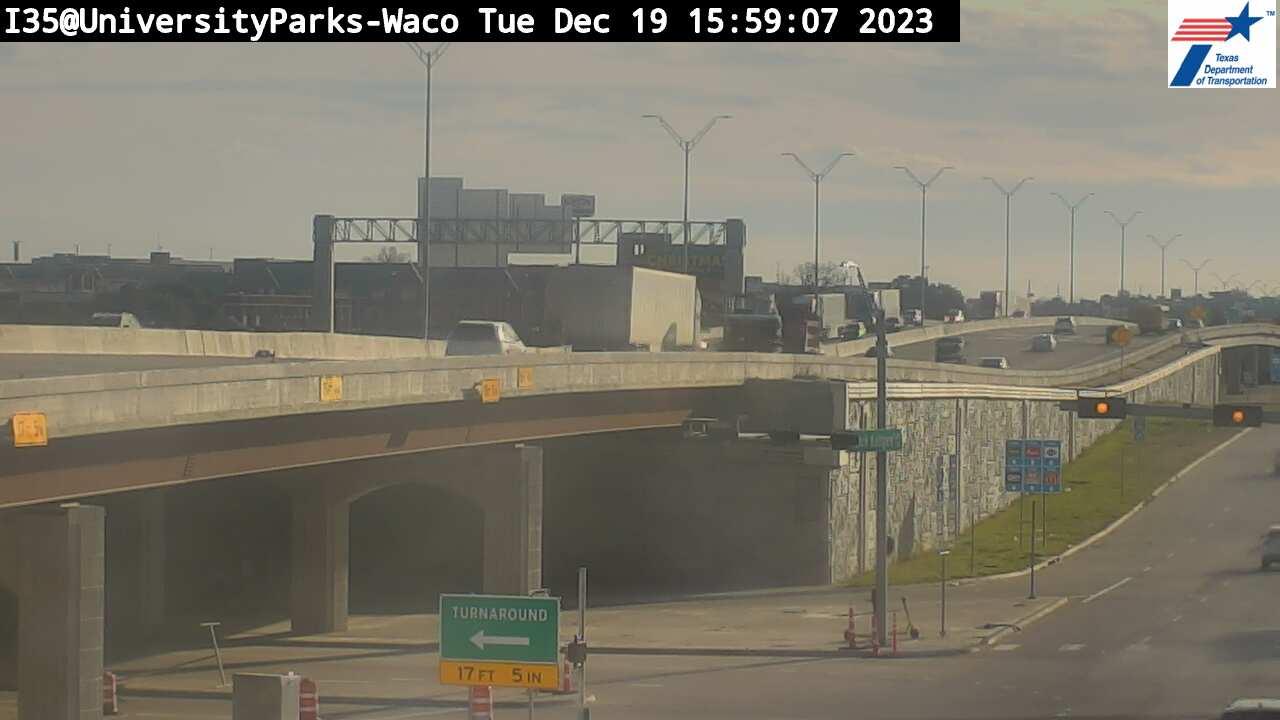 Waco › North: I35@UniversityParks Traffic Camera