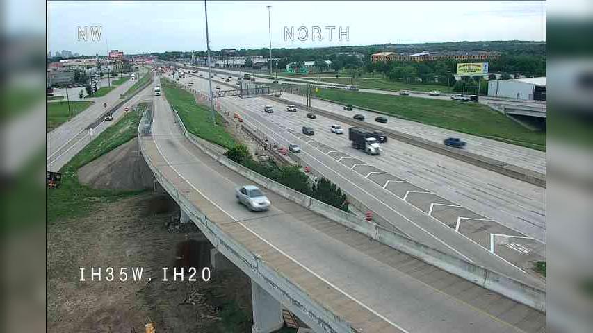 Traffic Cam Fort Worth › North: I-35W @ I-20 Player