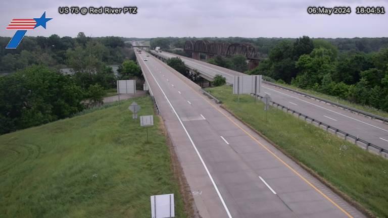 Traffic Cam Denison › North: US 75 at Red River PTZ Player