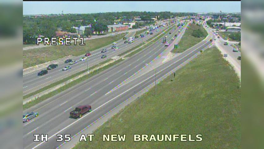 Traffic Cam Government Hill › North: IH 35 at New Braunfels Ave Player