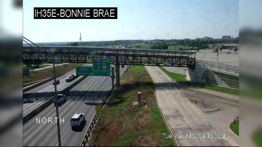 Traffic Cam Denton › North: I-35E @ Bonnie Brae Player