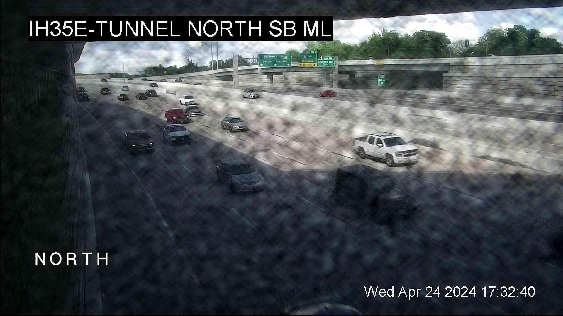 Traffic Cam Dallas › North: I-35E @ Tunnel North SB ML Player