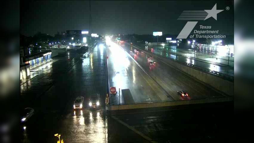 Traffic Cam Fort Worth › North: I-35W @ Berry Player