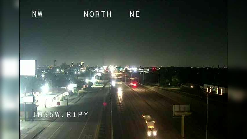 Traffic Cam Fort Worth › North: I-35W @ Ripy Player