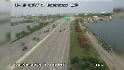 Galveston › South: I-45 Gulf @ Causeway (W) Traffic Camera
