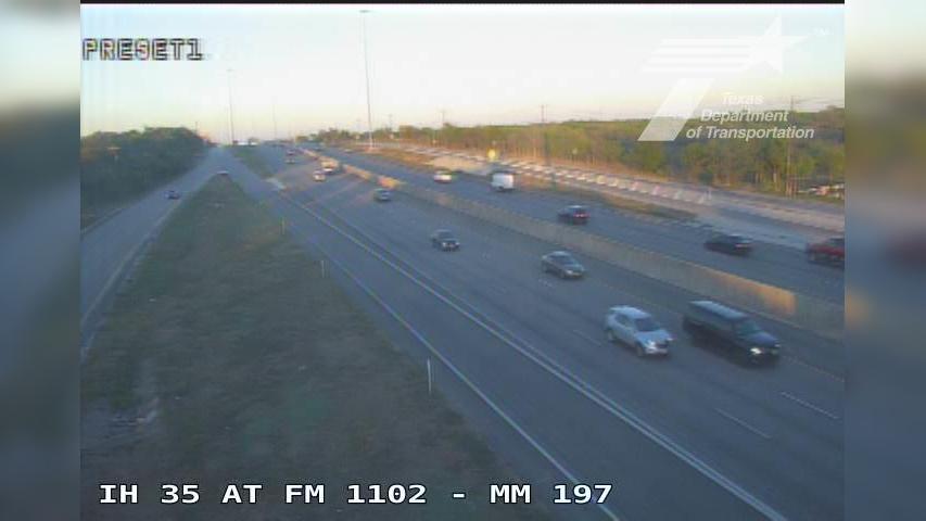 Traffic Cam Hunter › South: IH 35 at FM 1102 (MM 197) Player