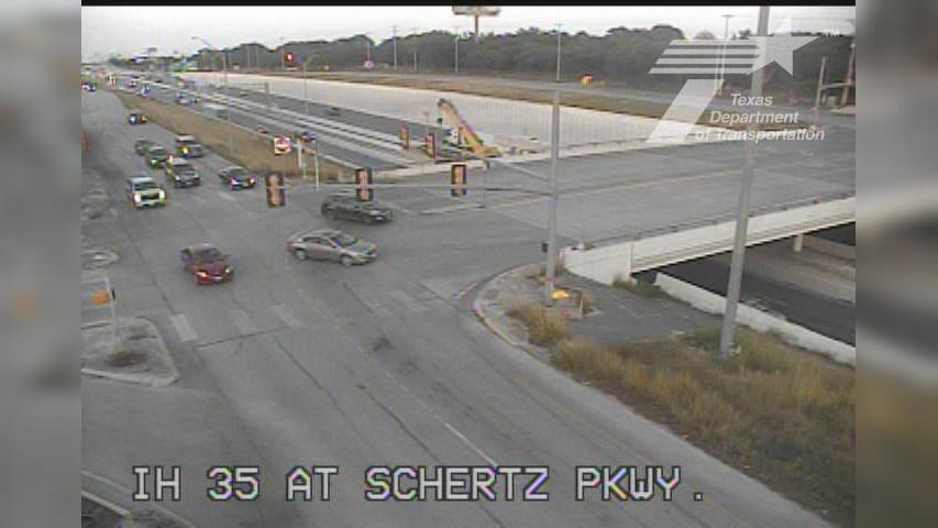 Schertz › South: IH 35 at - Pkwy (MM 175) Traffic Camera