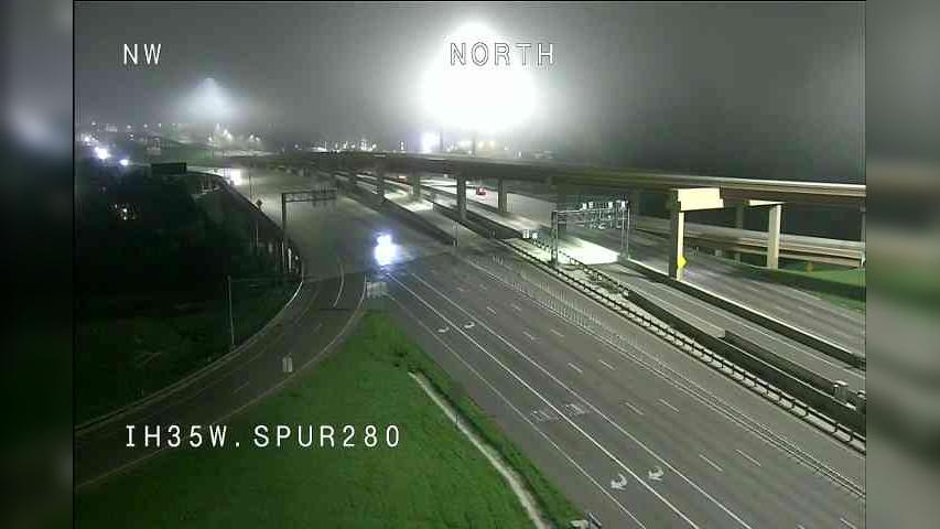 Traffic Cam Downtown Fort Worth › North: I-35W @ Spur280 Player