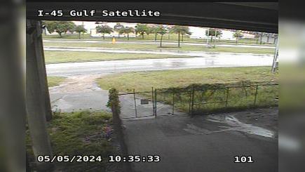 Traffic Cam Houston › South: I-45 Gulf Satellite Player