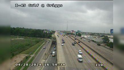 Traffic Cam Houston › South: I-45 Gulf @ Griggs Player