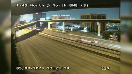 Traffic Cam North Houston District › South: I-45 North @ North BW 8 (S) Player