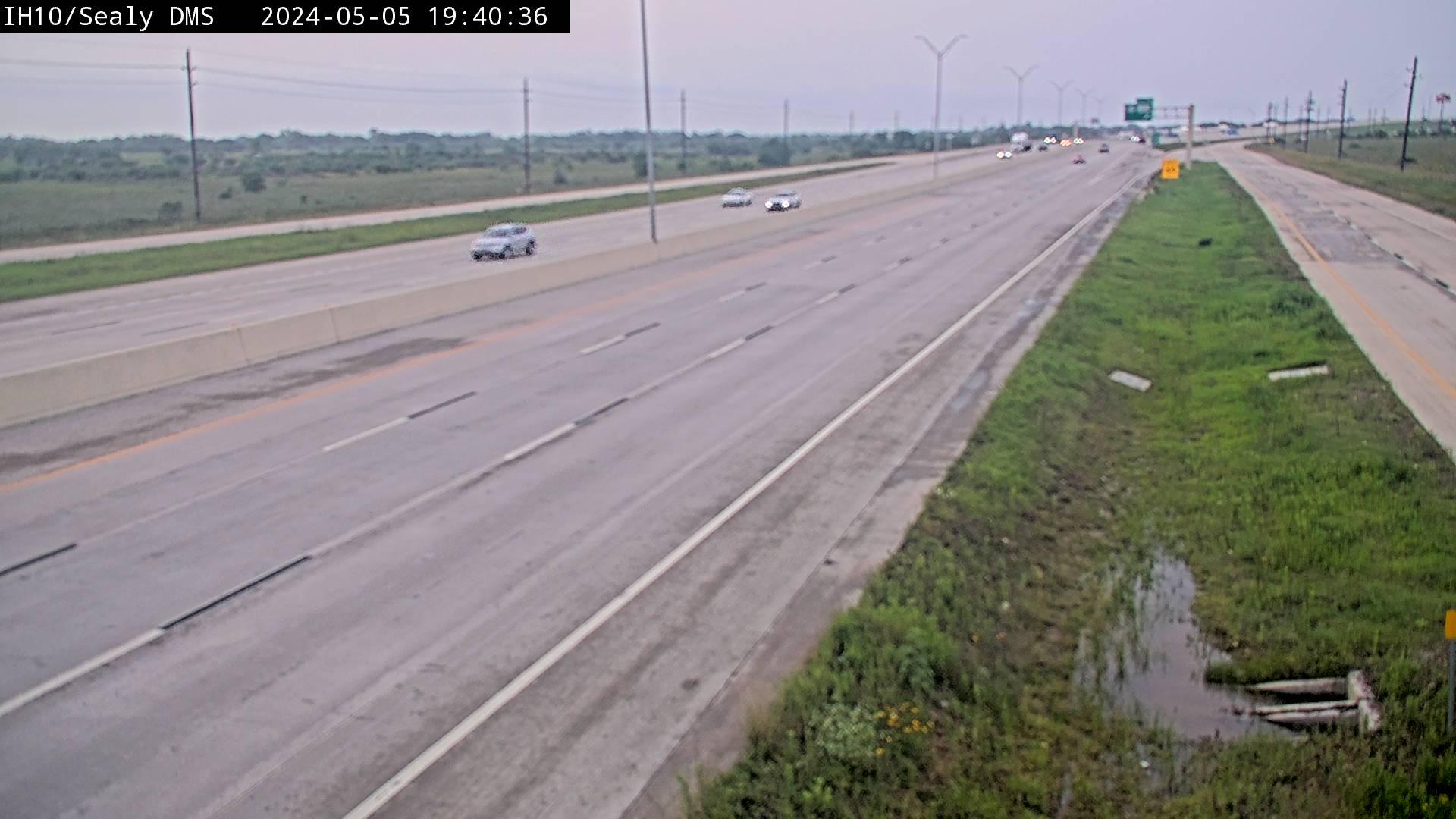 Traffic Cam Sealy › East: I-10 - DMS EB Player