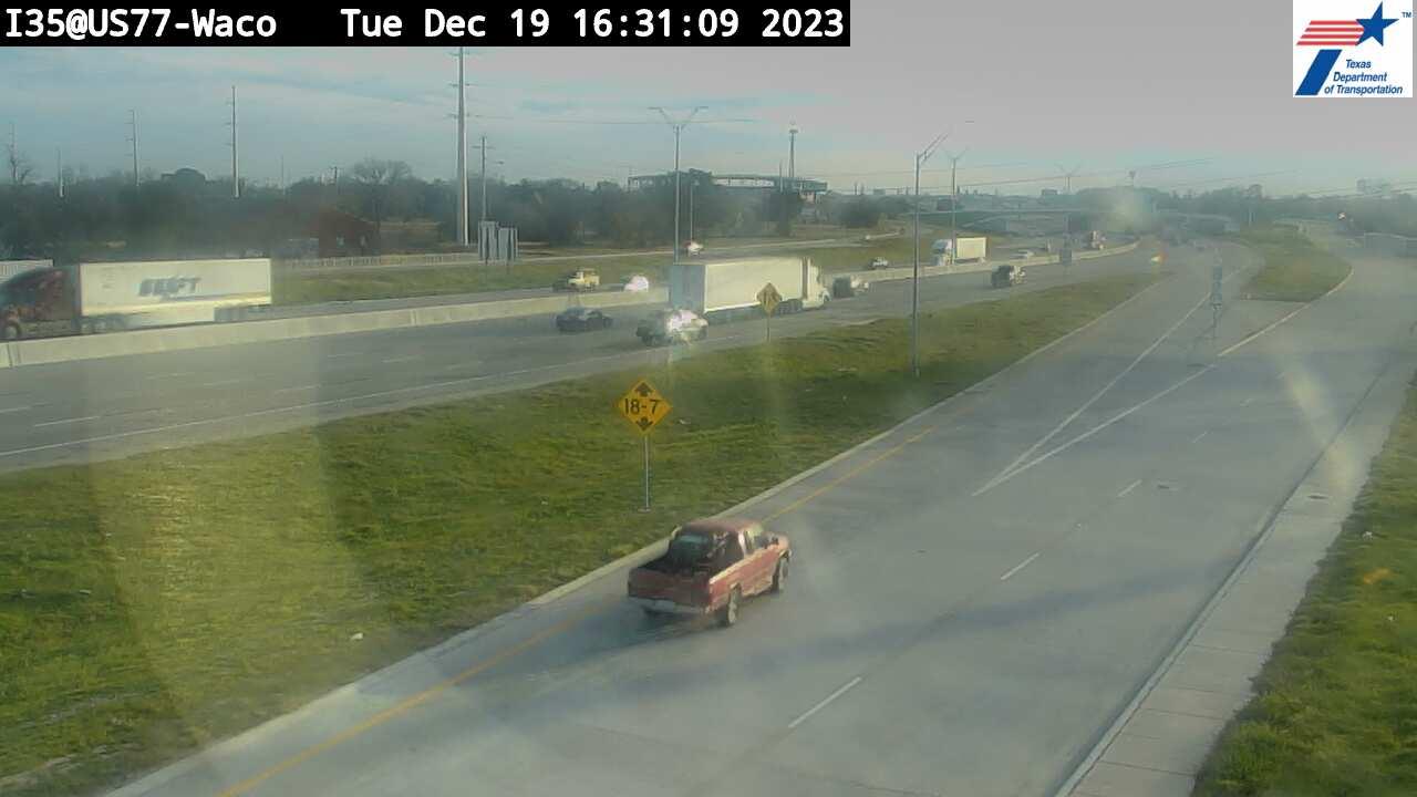 Traffic Cam Waco › North: I35@US-77 Player