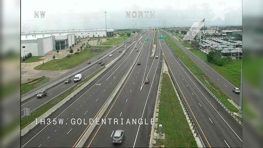 Traffic Cam Fort Worth › North: I-35W @ Golden Triangle Player