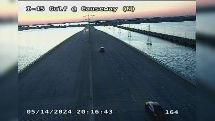 Traffic Cam Galveston › South: I-45 Gulf @ Causeway (N) Player