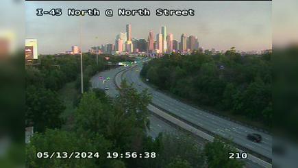 Traffic Cam Houston › South: I-45 North @ North Street Player