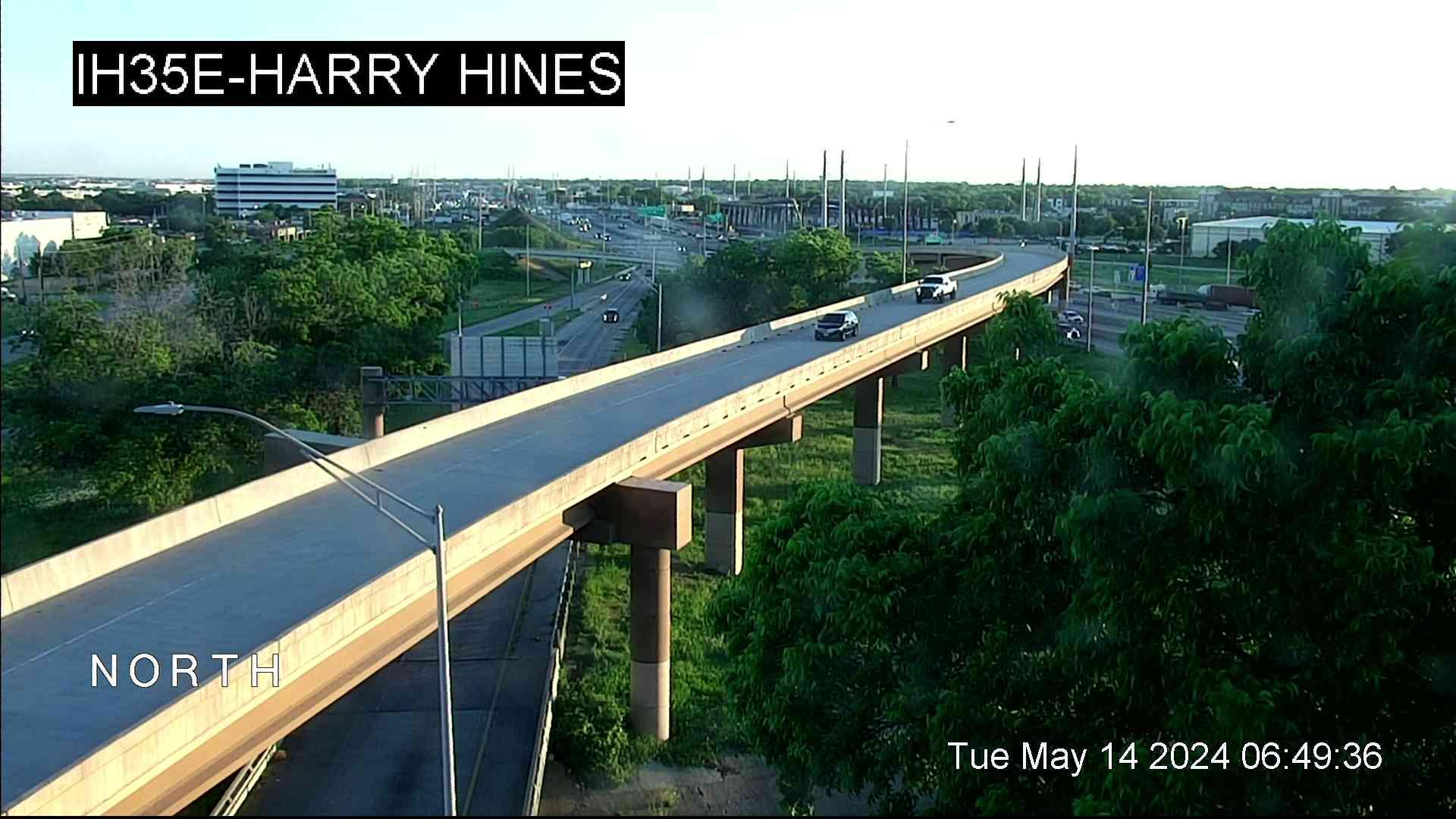 Traffic Cam Farmers Branch › North: I-35E @ Harry Hines Player