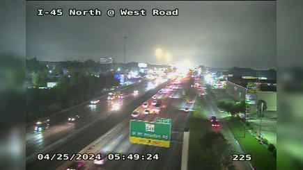 Traffic Cam North Houston District › South: I-45 North @ West Road Player