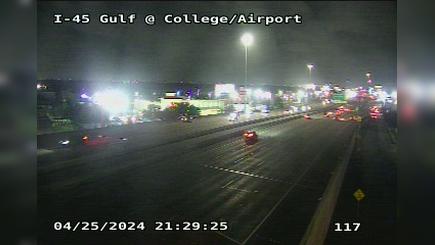 Traffic Cam Houston › South: I-45 Gulf @ College-Airport Player