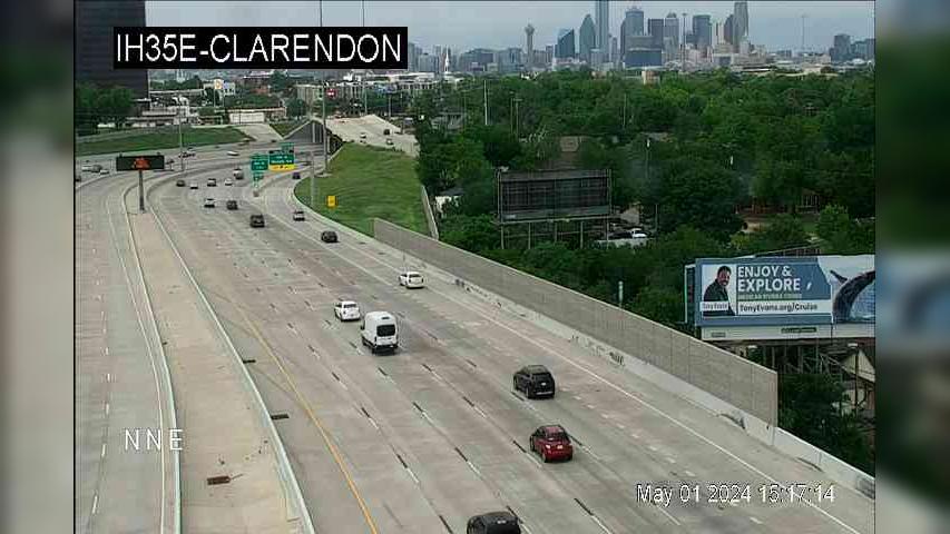 Traffic Cam Dallas › North: I-35E @ Clarendon Player