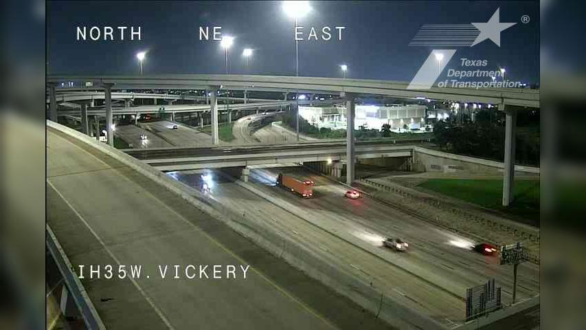 Traffic Cam Fort Worth › North: I-35W @ Vickery Player