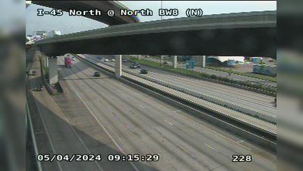 Traffic Cam North Houston District › South: I-45 North @ North BW 8 (N) Player