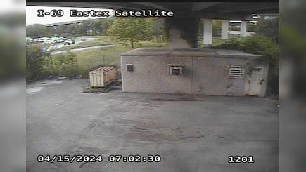 Traffic Cam Houston › South: I-69 Eastex Satellite Player