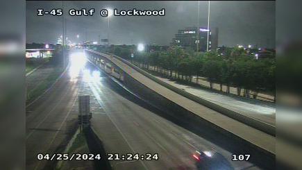 Traffic Cam Houston › South: I-45 Gulf @ Lockwood Player