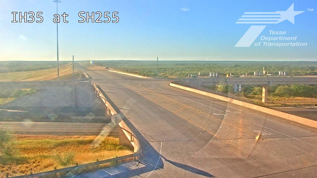 Traffic Cam Webb › North: I-35 @ SH 255 Player