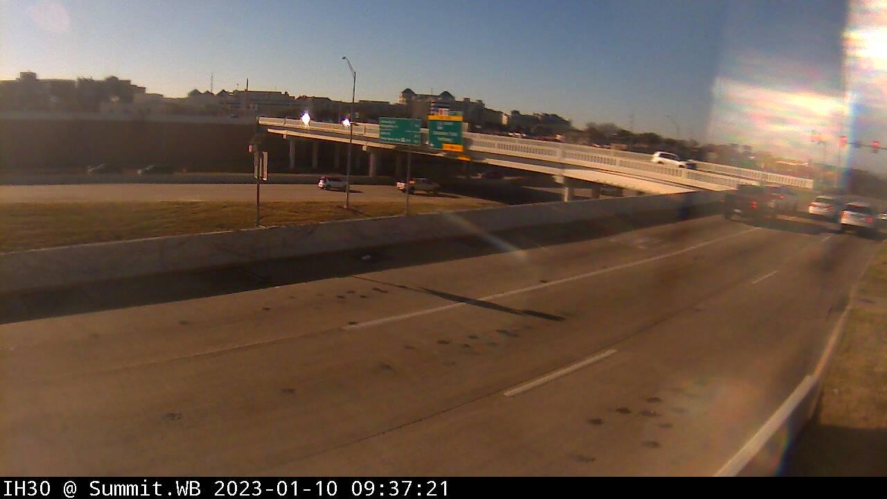 Traffic Cam Fort Worth › West: WWD I-30 @ Summit.WB Inbound CCTV Player