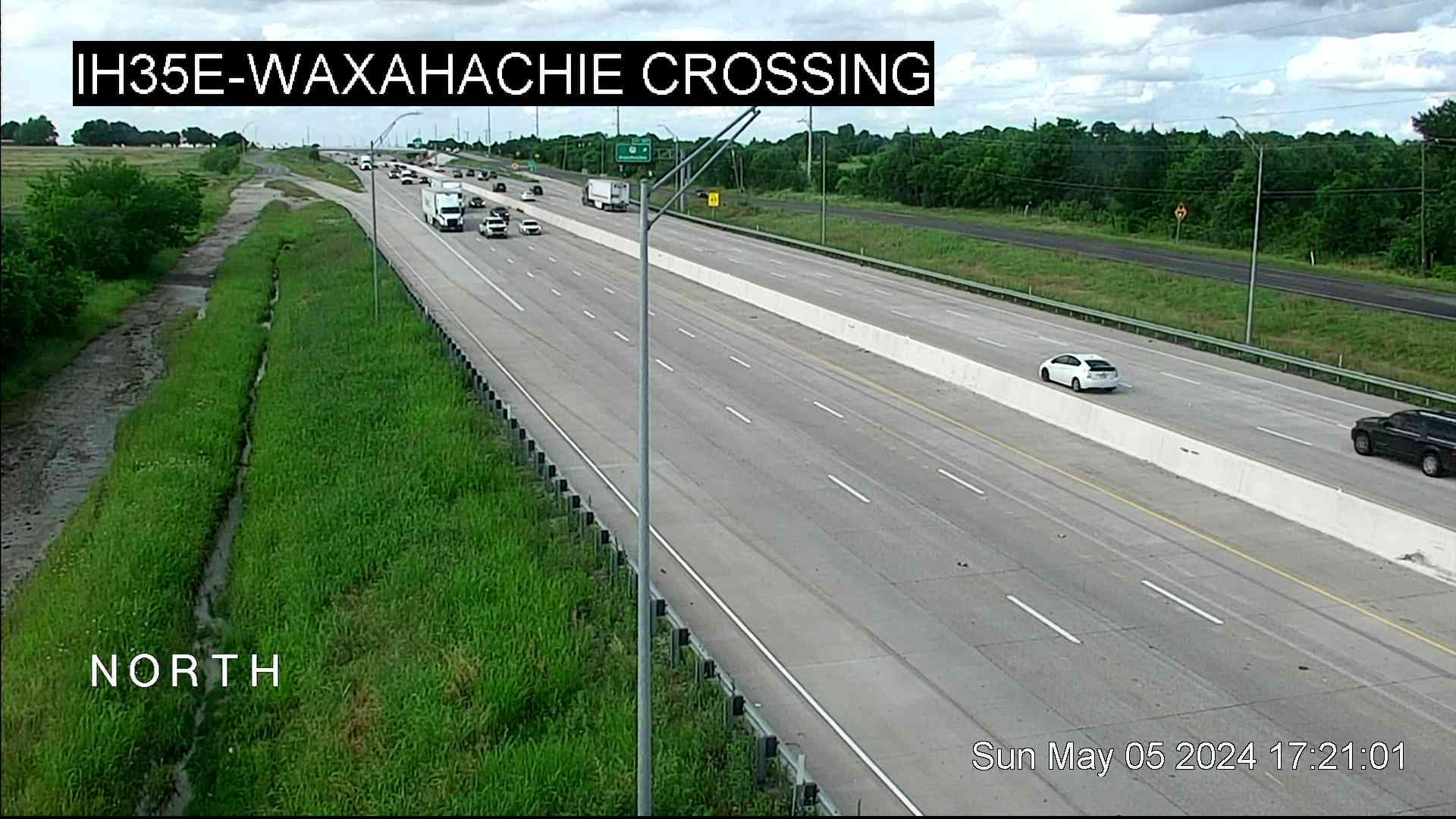 Traffic Cam Waxahachie › North: I-35E - Crossing Player