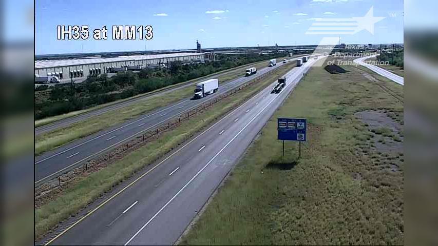 Traffic Cam Webb › South: I-35 @ MM13 Player