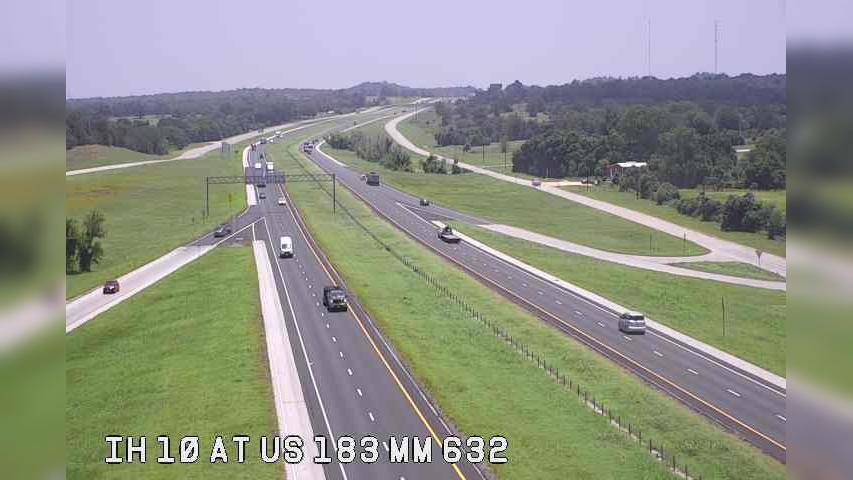 Luling › East: IH 10 at US 183 Traffic Camera