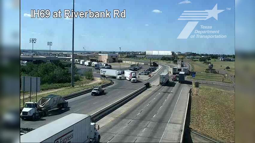 Traffic Cam Laredo › East: IH69 @ Riverbank Rd Player