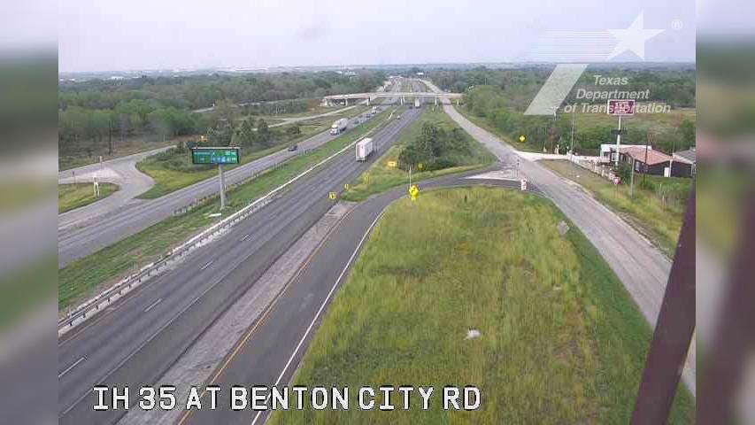 Von Ormy › South: IH 35 at Benton City Rd Traffic Camera