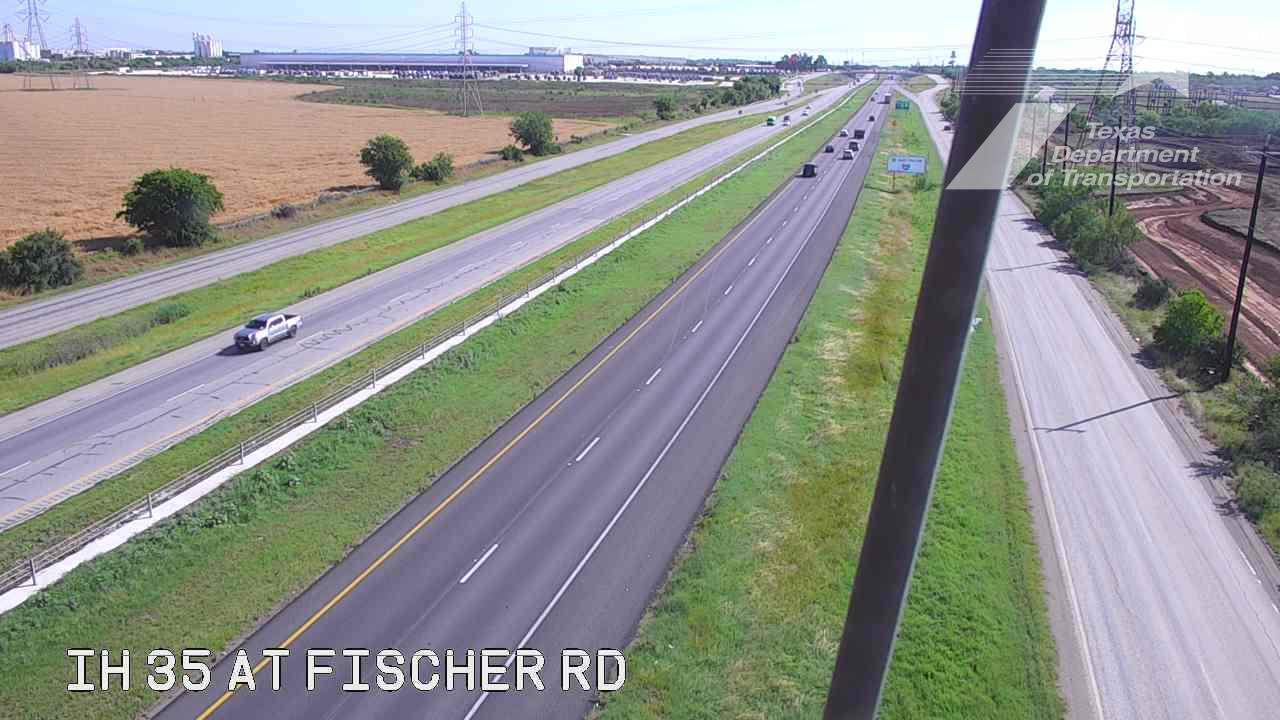 Traffic Cam San Antonio › North: IH 35 at Fischer Rd Player