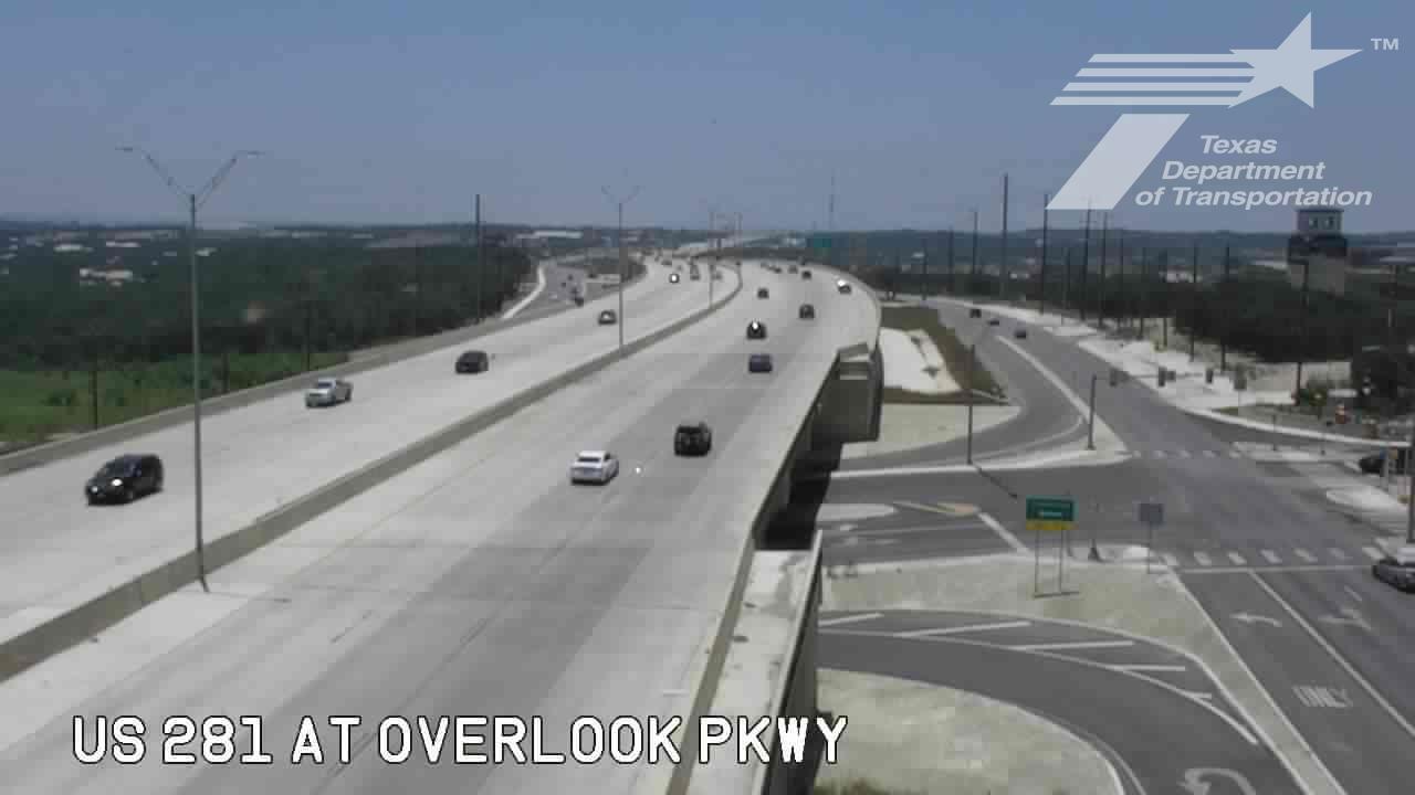 Traffic Cam San Antonio › South: US 281 at Overlook Pkwy Player