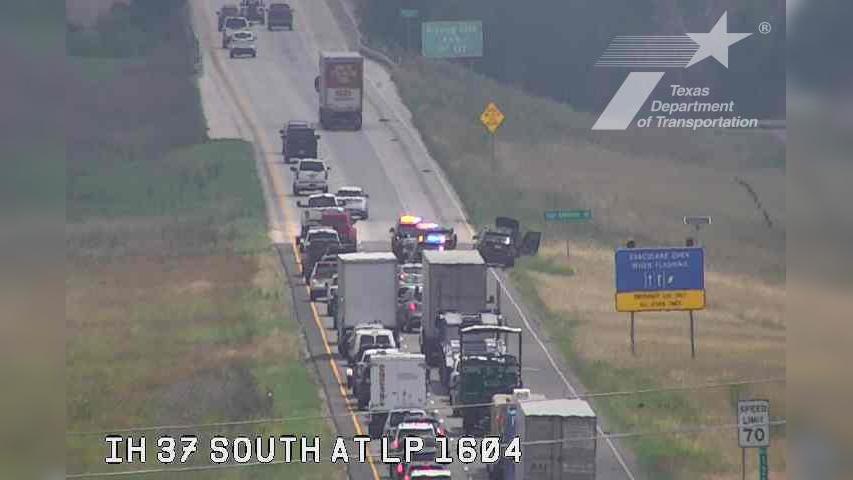 San Antonio › South: IH 37 South at LP 1604 Traffic Camera