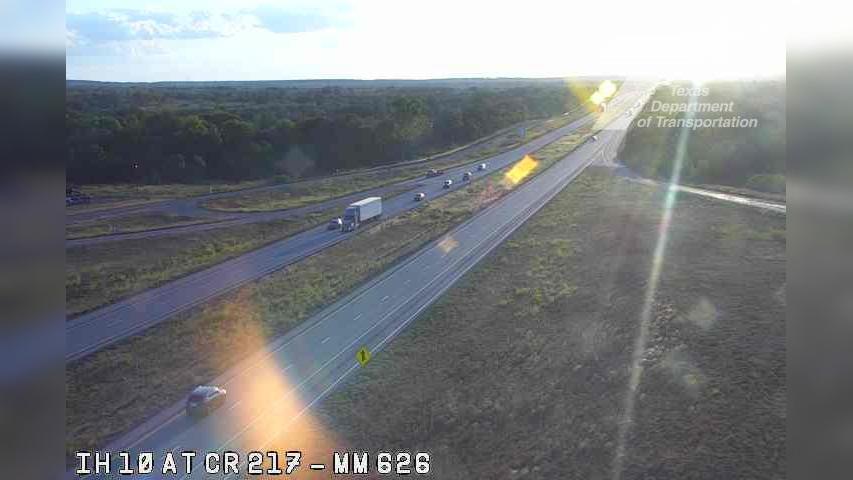 Luling › West: IH 10 at CR 217 (MM 626) Traffic Camera