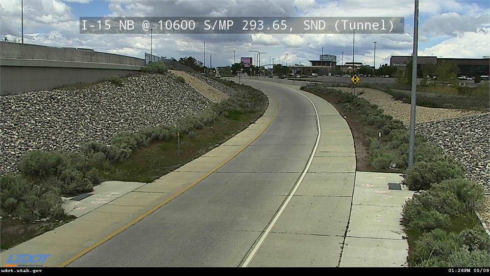 Traffic Cam I-15 NB @ 10600 S SR 151 MP 293.65 SND (Tunnel) Player
