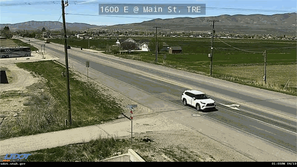 Traffic Cam 1600 E SR 13 Liveview SB @ Main St SR 102 MP 11.17 TRE Player