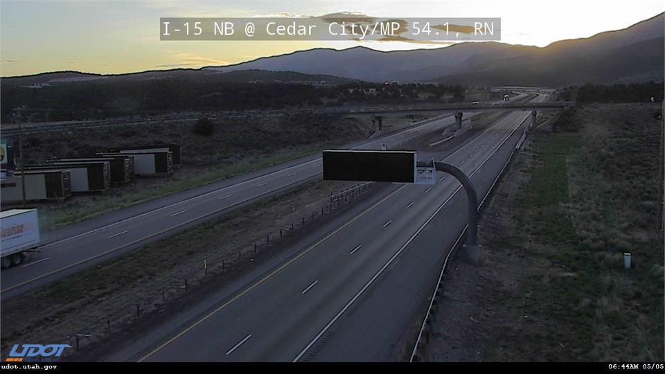 Traffic Cam I-15 NB @ Cedar City 2700 S MP 54.1 RN Player