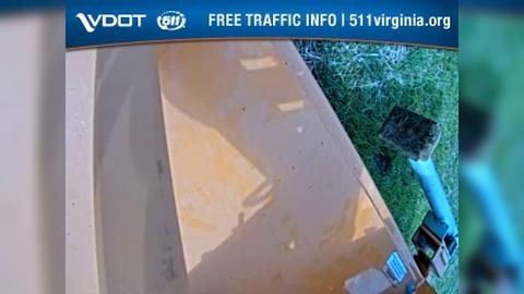 Traffic Cam Carlyle Station: I-66 - MM 47.2 - WB - Prince William (County) Player