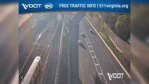 Traffic Cam Westhampton: I-66 - MM 66.5 - Median - Dulles Access Road Player