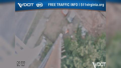 Traffic Cam Pentagon City: I-395 - MM 10 - NB - GW PKWY-14TH ST BRIDGE - Facing North Player