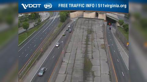 Traffic Cam Berkley: I-264 - MM - Median - I-264 @ Downtown Tunnel (West Tower Cam) Player