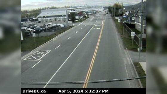 Traffic Cam Sumas › North: Canada/USA border crossing at Hwy 11 and 2nd Ave, looking north Player