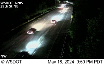 Traffic Cam I-205 at MP 30.3: 39th St NB Player